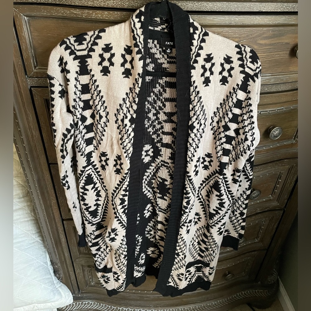 Beige and black patterned cardigan - Size medium